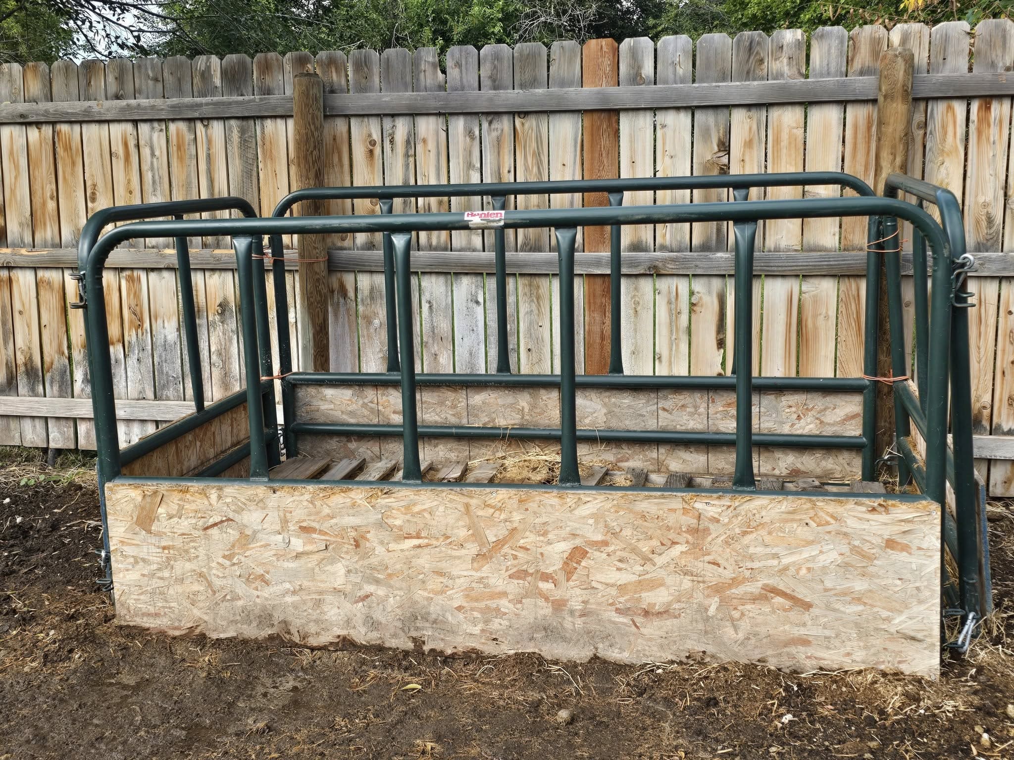Reinforced Panel Hay Feeder