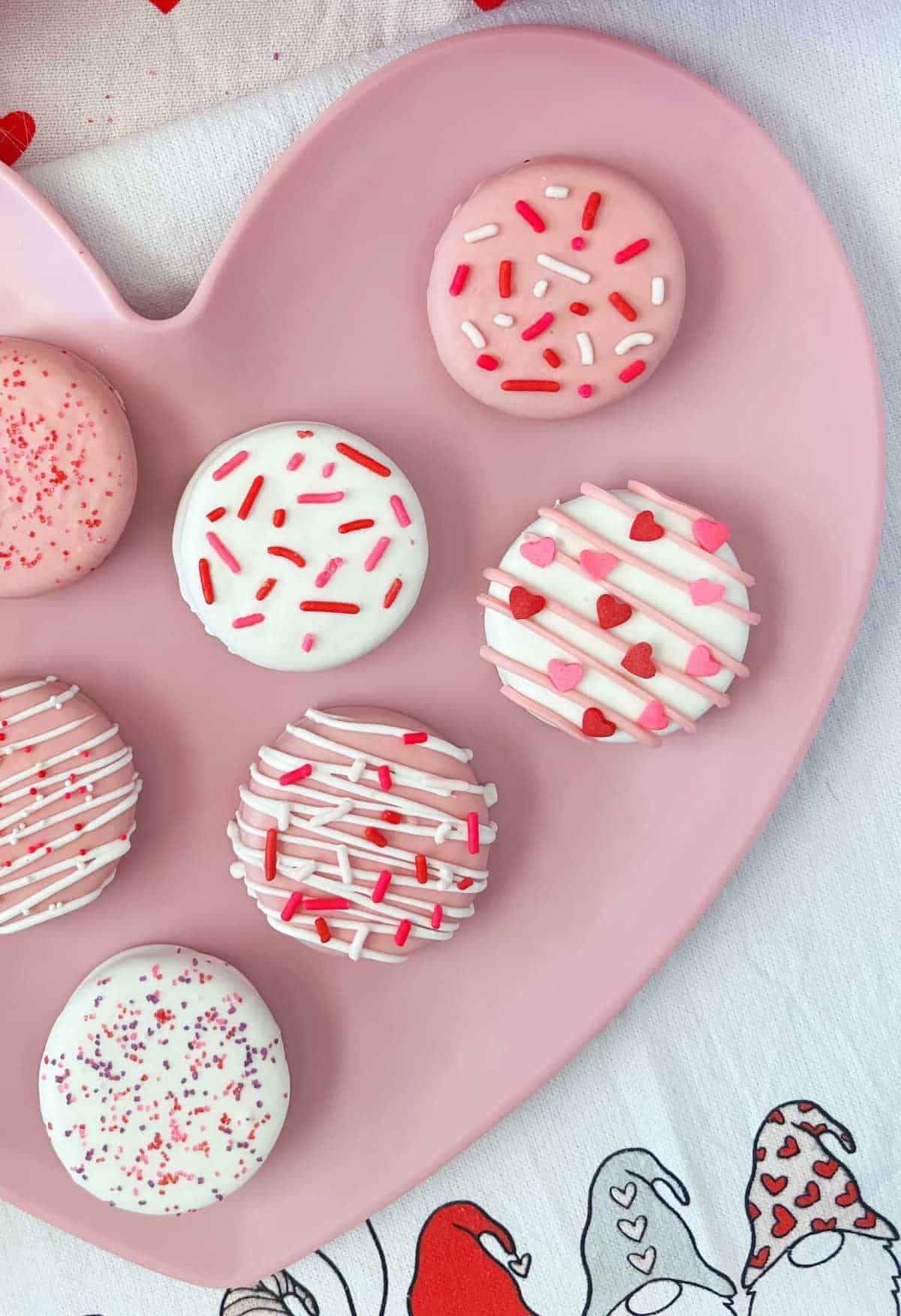 Valentine Chocolate-Dipped Oreos